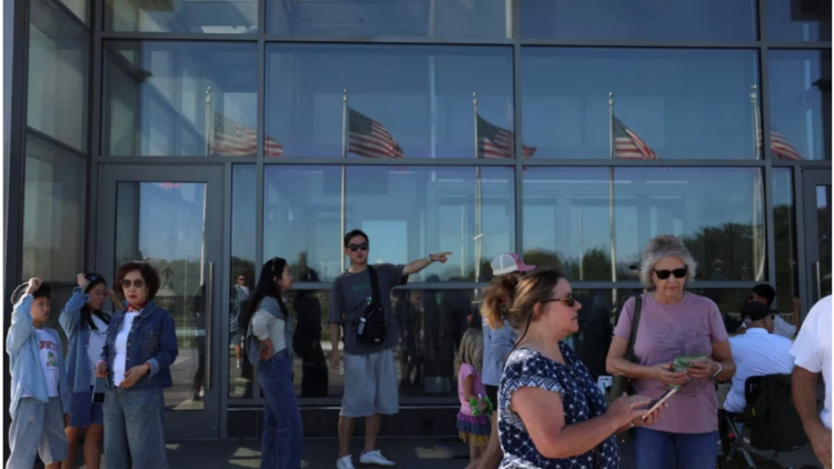 Người dân Mỹ chật vật xoay xở giữa cơn bão đóng cửa chính phủ