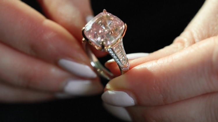 Những hiện vật mang giá trị vượt thời gian tại phiên đấu giá nhà Sotheby’s ở Geneva