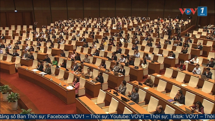 Quốc hội biểu quyết thông qua các dự án Luật