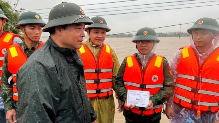Phó Tư lệnh Bộ đội Biên phòng kiểm tra công tác khắc phục hậu quả mưa lũ tại Đắc Lắc