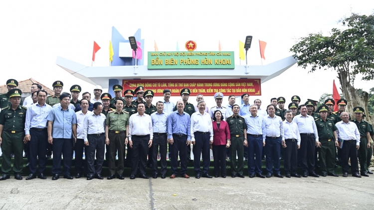 Thời sự 18h 19/11/2025: Tổng Bí thư thăm cán bộ, chiến sĩ các đơn vị làm nhiệm vụ trên đảo Hòn Khoai