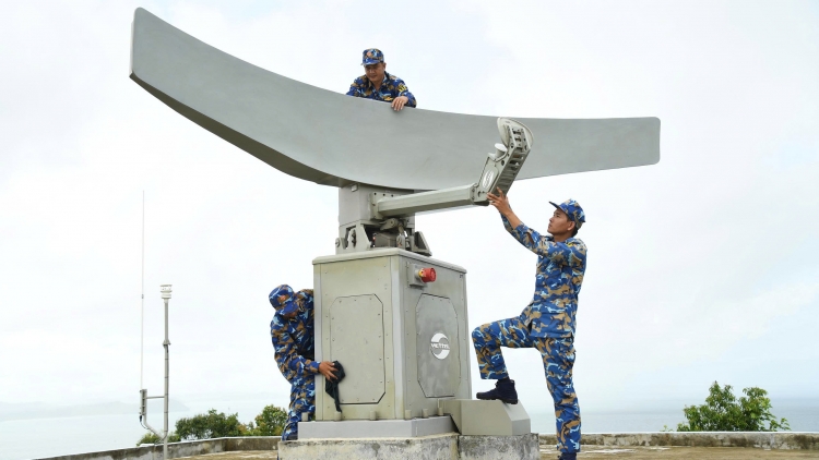 Những người lính Ra - đa vùng 5 Hải quân: Canh trời, giữ biển, hỗ trợ ngư dân vươn khơi
