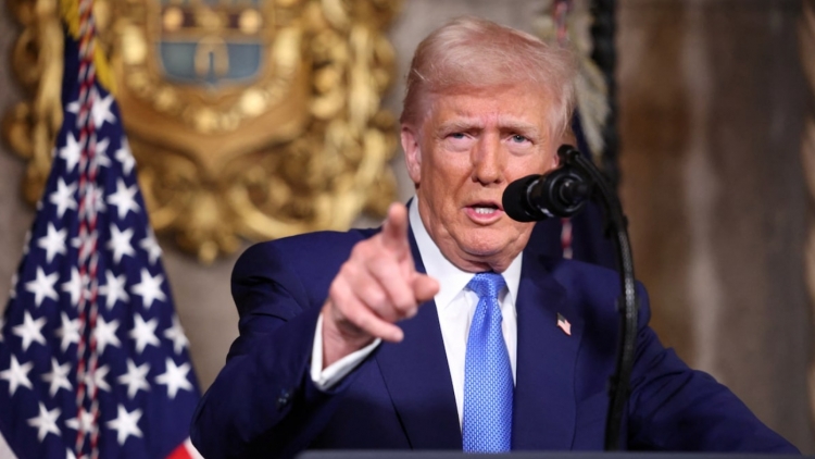 Tổng thống Donald Trump “hòa hoãn” về chính sách chip bán dẫn