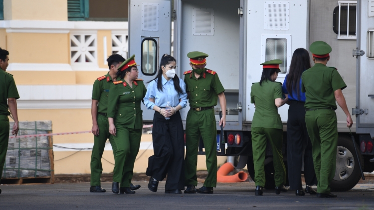 Xét xử hoa hậu Thùy Tiên, Quang Linh Vlogs, Hằng Du Mục về tội “Lừa dối khách hàng”