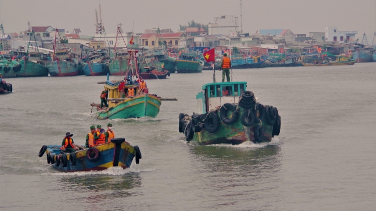 Bão Kalmaegi sắp vào Biển Đông, TP.HCM kích hoạt ứng phó mưa lớn, triều cường