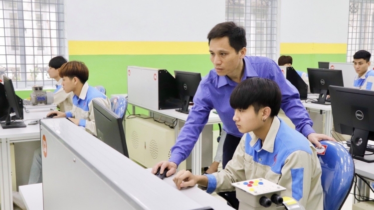 Đẩy mạnh đào tạo nghề, tạo việc làm ổn định cho người dân