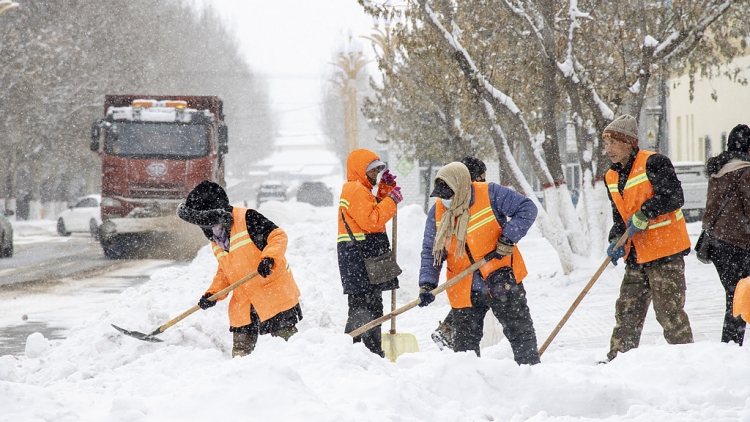 Trung Quốc: Tuyết dày cục bộ ở Đông Bắc, mưa xối xả ở Tây Nam