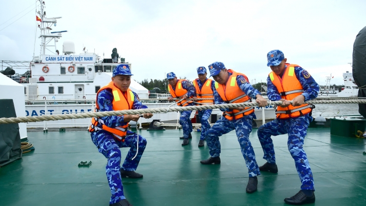 Cảnh sát biển Việt Nam ứng phó bão số 13 theo phương châm “4 tại chỗ”, “3 sẵn sàng”, “5 chủ động” 