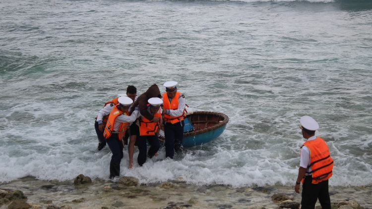 Bệnh xá đảo Song Tử Tây kịp thời cấp cứu ngư dân bị giảm áp do lặn sâu