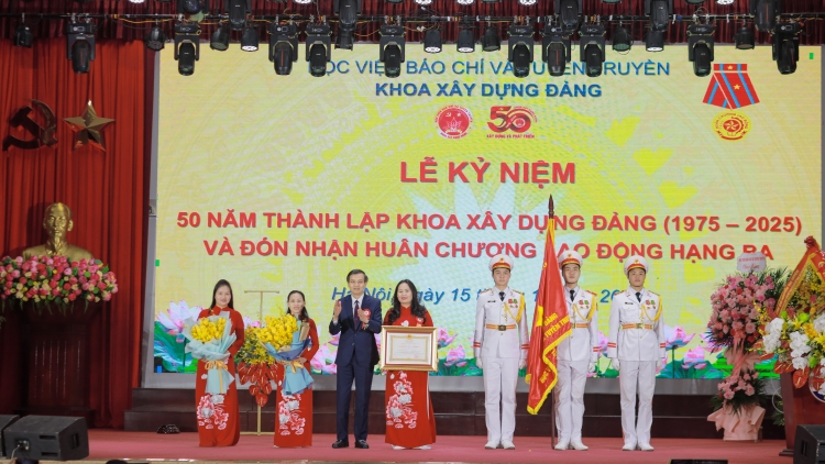 Khoa Xây dựng Đảng kỷ niệm 50 năm thành lập và đón nhận Huân chương lao động hạng Ba