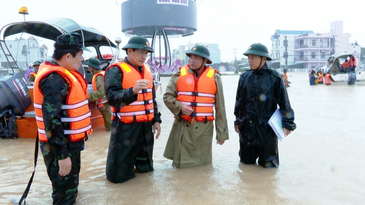 Quân khu 5 họp khẩn trong đêm ứng phó mưa lũ tại Nam Trung bộ