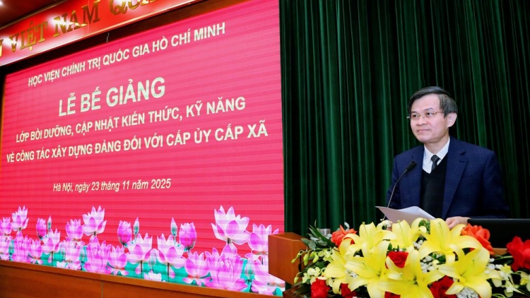 Bế giảng Lớp bồi dưỡng, cập nhật kiến thức, kỹ năng về công tác xây dựng Đảng đối với cấp ủy cấp