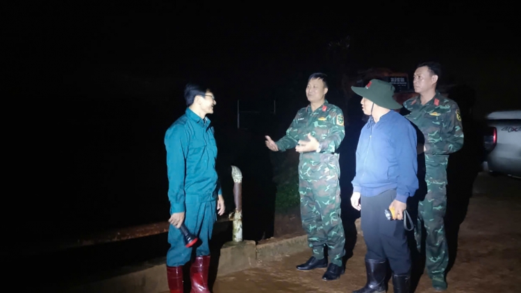 Lâm Đồng: Trắng đêm khắc phục sự cố ở hồ Cay An, sơ tán hơn 500 dân vùng hạ du