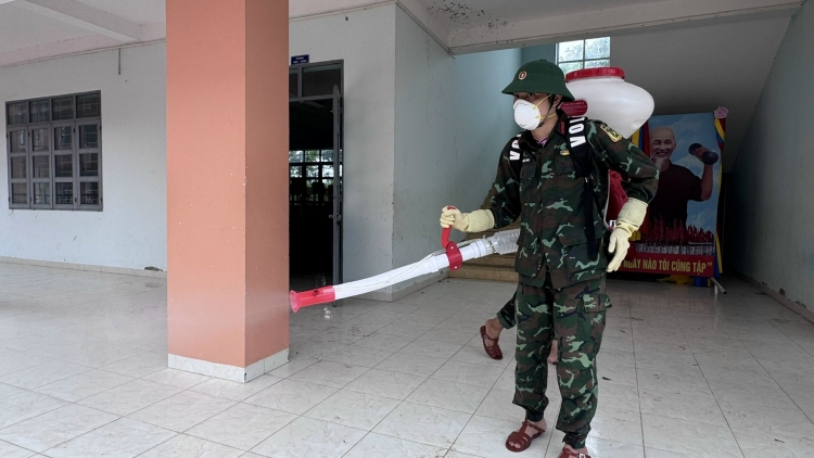 Đắk Lắk khẩn trương vệ sinh-phòng dịch ở vùng lũ phía Đông