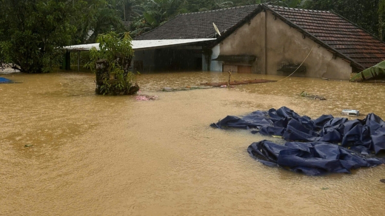 Đưa máy bay không người lái cứu trợ người dân bị cô lập