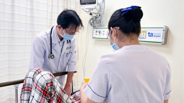 Thời sự 21h30 9/11/2025: 171 người phải nhập viện do nghi ngộ độc thực phẩm tại TP. Hồ Chí Minh