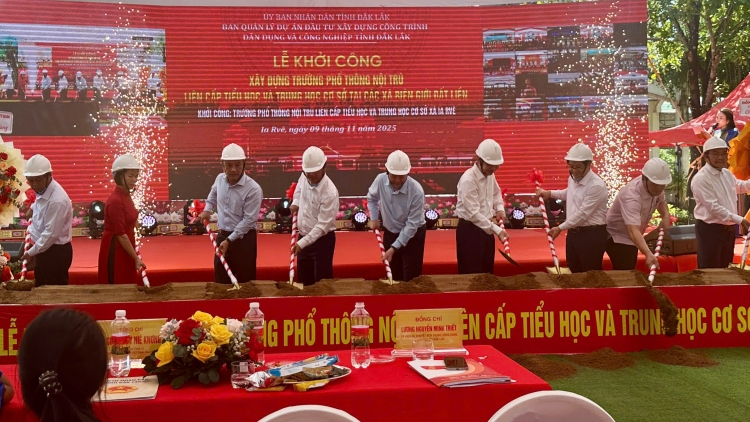 Phó Thủ tướng Mai Văn Chính dự lễ khởi công xây dựng Trường Phổ thông nội trú liên cấp tại Đắk Lắk