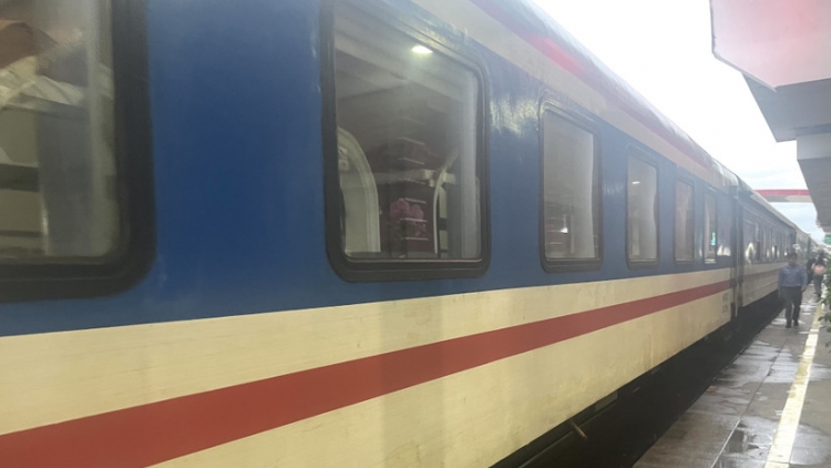 Thời sự 21h30 3/11/2025: Tuyến đường sắt Bắc - Nam vẫn bị ách tắc tại Ga Huế