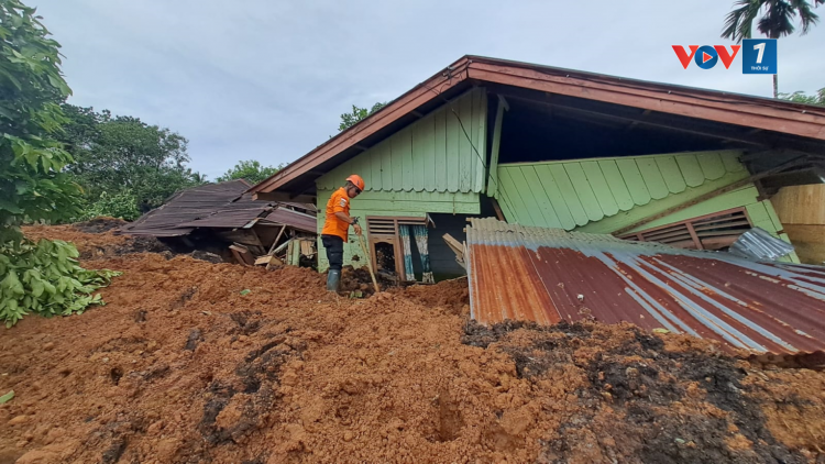 Indonesia ban bố tình trạng khẩn cấp - gần 200 người thiệt mạng và mất tích