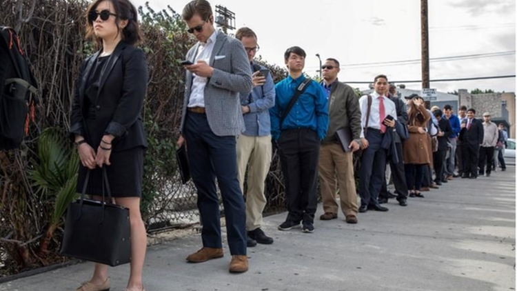 Người lao động Mỹ không được trả lương dù vẫn phải đi làm