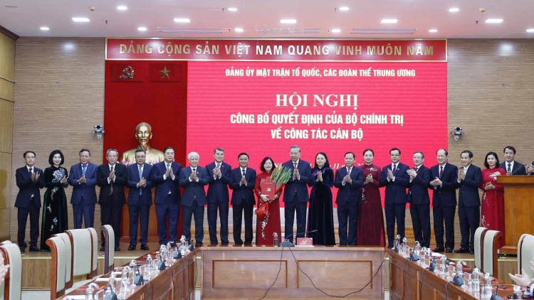 Thời sự 12h 4/11/2025: Tổng Bí thư trao quyết định của Bộ Chính trị phân công, điều động cán bộ