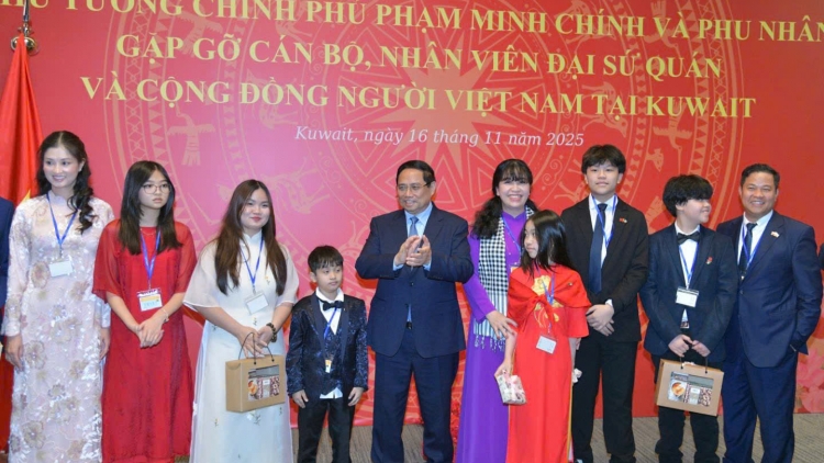 Thủ tướng Phạm Minh Chính gặp gỡ cộng đồng người Việt Nam tại Kuwait