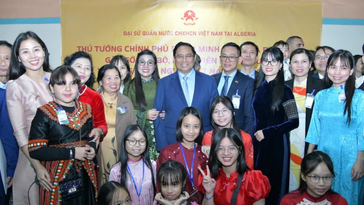Thời sự 6h 19/11/2025: Thủ tướng Phạm Minh Chính gặp gỡ cộng đồng người Việt Nam tại Algeria