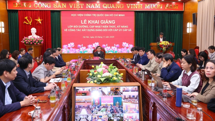 Khai giảng lớp bồi dưỡng, cập nhật kiến, kỹ năng về công tác xây dựng Đảng đối với cấp ủy cấp xã