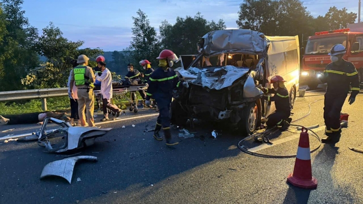 Tai nạn đặc biệt nghiêm trọng trên cao tốc Đà Nẵng – Quảng Ngãi làm 13 người thương vong