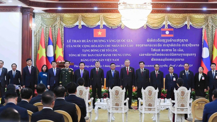 Thời sự 18h 1/12/2025: Tổng Bí thư Tô Lâm nhận Huân chương Vàng quốc gia của Lào