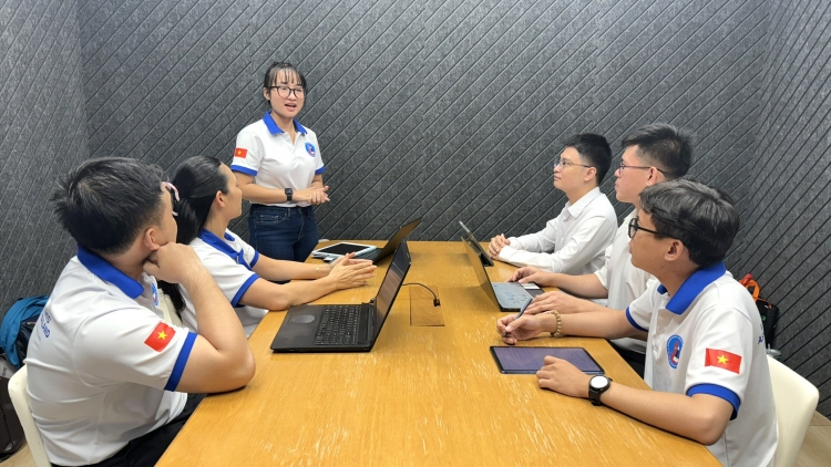 Sinh viên kiều bào đóng góp ý kiến cho các mục tiêu phát triển đất nước