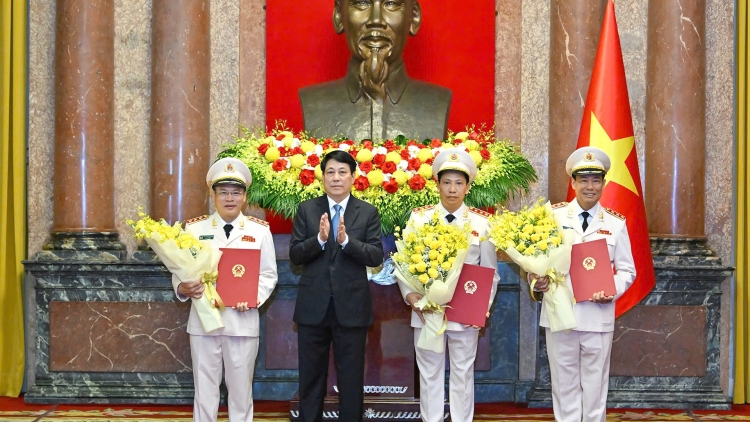 Chủ tịch nước Lương Cường thăng cấp bậc hàm thượng tướng cho 3 thứ trưởng Bộ Công an