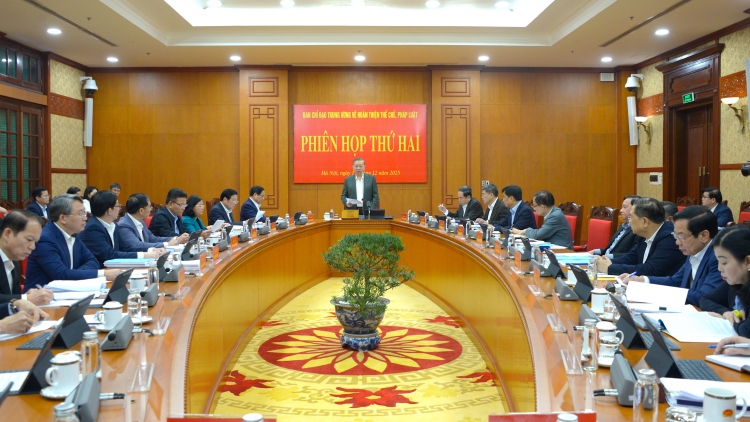 Thời sự 18h 17/12/2025: Tổng Bí thư Tô Lâm yêu cầu giảm bớt hình thức văn bản quy phạm pháp luật