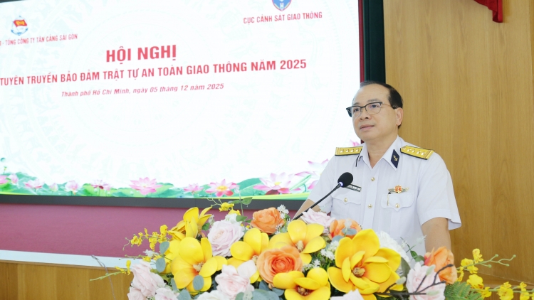 Binh đoàn 20 phối hợp tuyên truyền an toàn giao thông cho người lao động