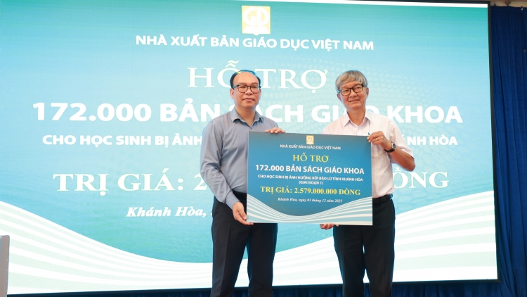 Nhà xuất bản Giáo dục Việt Nam hỗ trợ khẩn cấp sách giáo khoa cho học sinh Khánh Hòa sau lũ