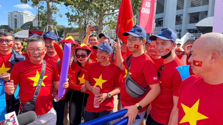 Trước giờ bán kết, U22 Việt Nam được tiếp lửa từ khán đài Rajamangala