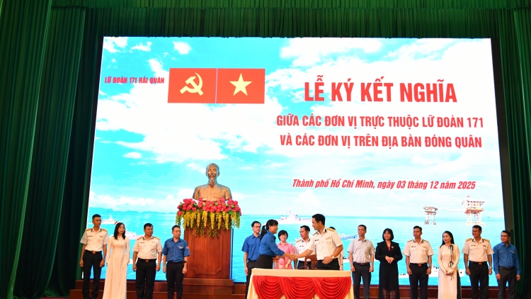 Lữ đoàn 171 tăng cường tình đoàn kết quân dân