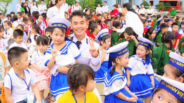 Hơn 1.500 giáo viên, học sinh trải nghiệm thực tế tại Học viện Hải quân