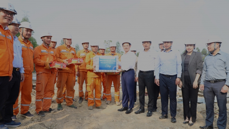 Quyết tâm đưa công trình Xuất tuyến 110kV sau TBA 220kV Bá Thiện về đích trong tháng 12/2025