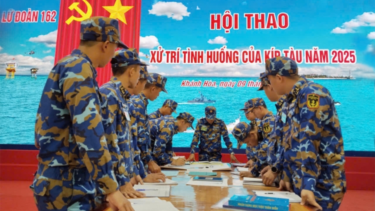 Lữ đoàn 162 nâng cao năng lực tác chiến, chỉ huy hiệp đồng của các kíp tàu