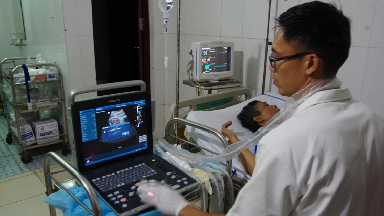 Bệnh xá đảo Trường Sa cấp cứu kịp thời bệnh nhân viêm bàng quang