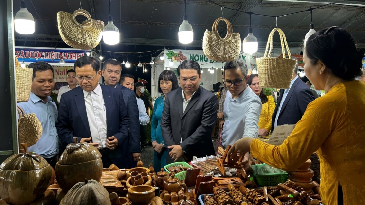 An Giang: khai mạc Hội chợ thương mại OCOP vùng biên giới Việt Nam - Campuchia