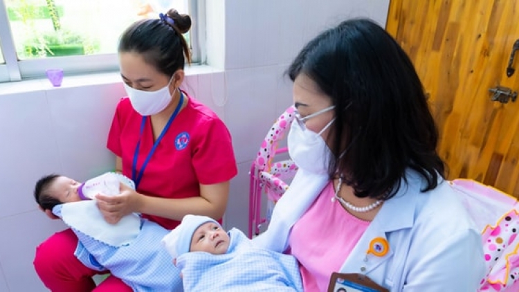 Khuyến khích người trẻ kết hôn và sinh con, đảm bảo mức sinh thay thế.