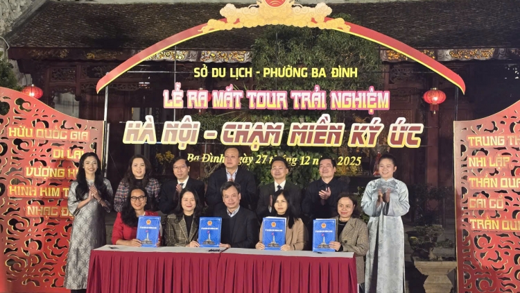 Độc đáo tour du lịch trải nghiệm “Hà Nội - Chạm miền ký ức” đón chào năm mới