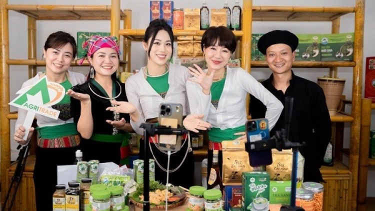 Khi chuyển đổi số trở thành “đòn bẩy” thoát nghèo