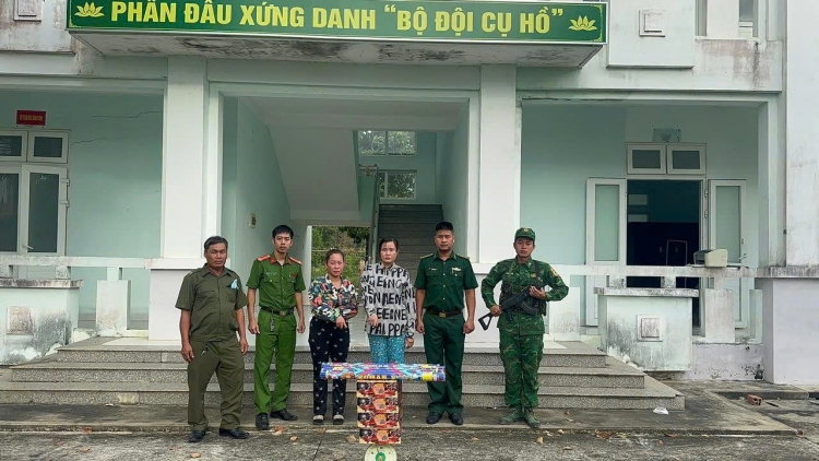 Bộ đội biên phòng Tây Ninh thu giữ 28 kg pháo hoa nổ mang nhãn hiệu nước ngoài