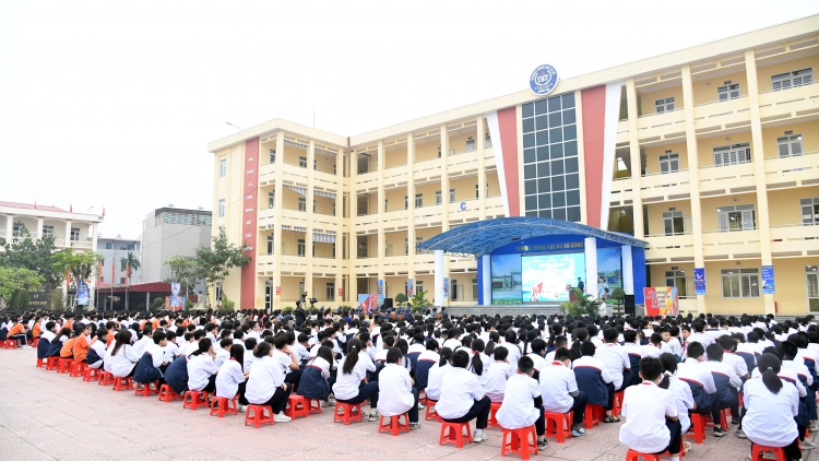 Giáo dục tình yêu biển đảo cho học sinh qua Cuộc thi "Em yêu biển đảo quê hương"