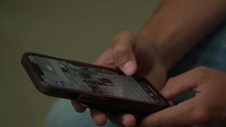 Giới trẻ lo ngại bị cô lập khi Australia là nước đầu tiên cấm mạng xã hội với người dưới 16 tuổi