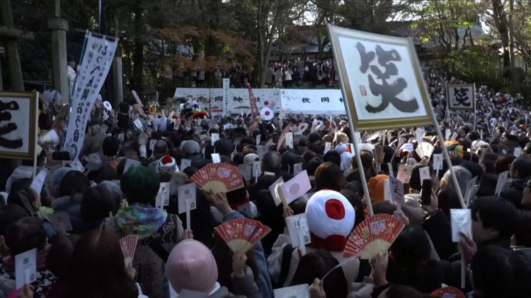 Nhật Bản: Thú vị nghi lễ cùng nhau cười để thanh tẩy năm cũ