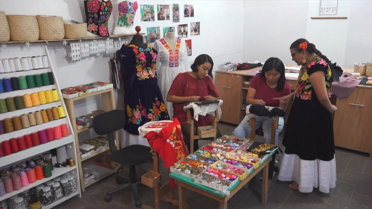 Nghệ thuật thêu truyền thống của Mexico tỏa sáng qua phong cách của Tổng thống Sheinbaum